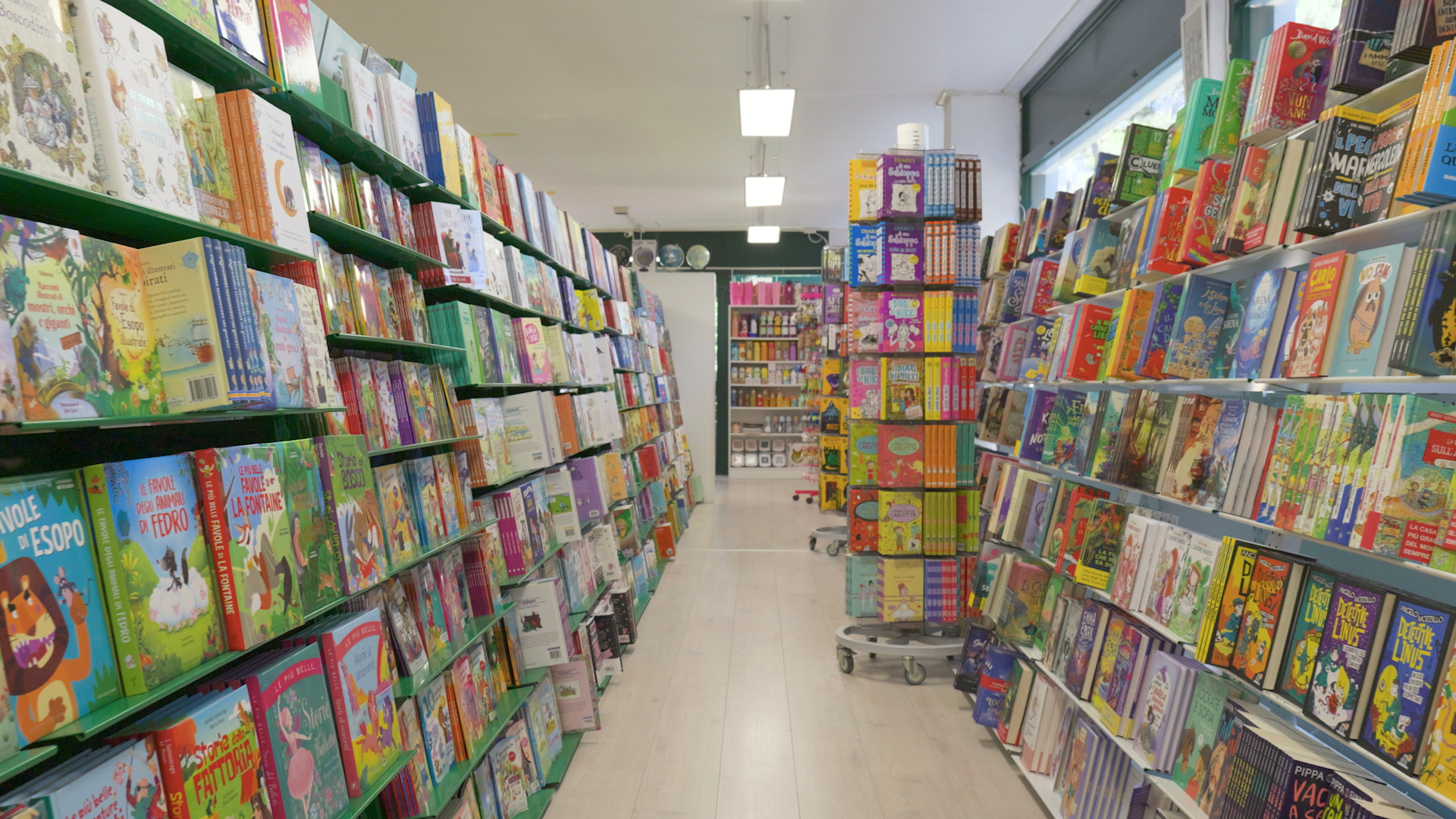 Interno di un negozio di libri e articoli per bambini